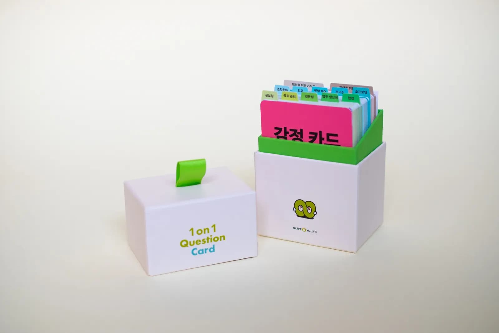 1 on 1 Question Card 박스와 주제별 탭 카드